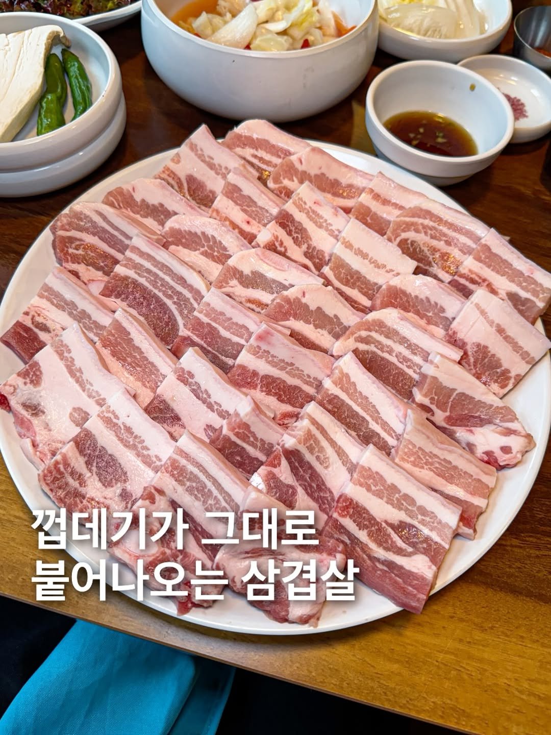 foofilll 게시물 이미지: 경복궁역 1번출구에서 도보로 딱 5분 거리엔 미친 감성의 고즈넉한 한옥 감성의...