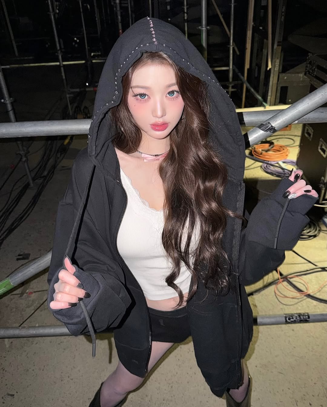 Photo by 장원영 WONYOUNG on November 09, 2025. May be an image of parka, top and text.