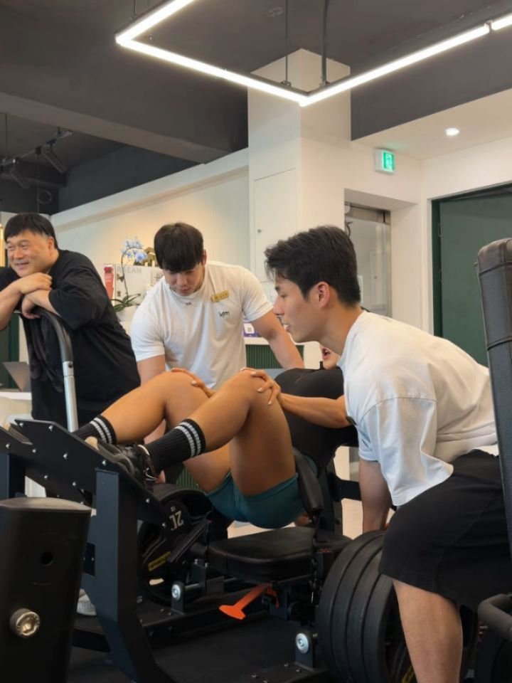 forever7643 게시물 이미지: -

인수 쌤 레슨! 오늘 한나랑 함께 1시 30분 힙 운동으로 중량 3배 증가...