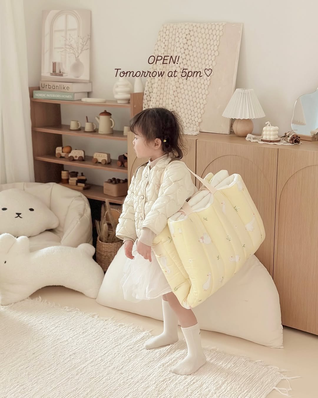 Photo by 포몽드 · 낮잠이불 쿨매트 아기침구♥ on January 04, 2026. May be an image of baby, beanbag chair, baby bed, carpet and text.