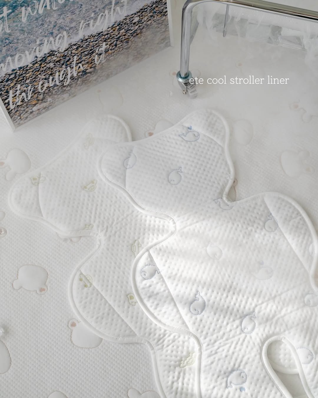 Photo by 포몽드 · 낮잠이불 쿨매트 아기침구♥ on April 21, 2026. May be an image of mattress, baby bed and text that says 'ete cool stroller etecoolstrollerliner liner Larough emeHa Les'.