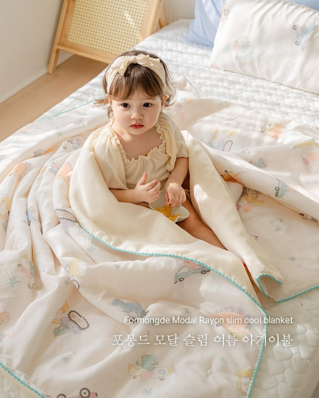 Photo by 포몽드 · 낮잠이불 쿨매트 아기침구♥ on April 10, 2026. May be an image of sleepwear, baby bed, blanket and text that says '0 Formongde Modal Rayon slim cool blanket 포몽드 모달 슬림 O 름 어름 아기이분 아'.