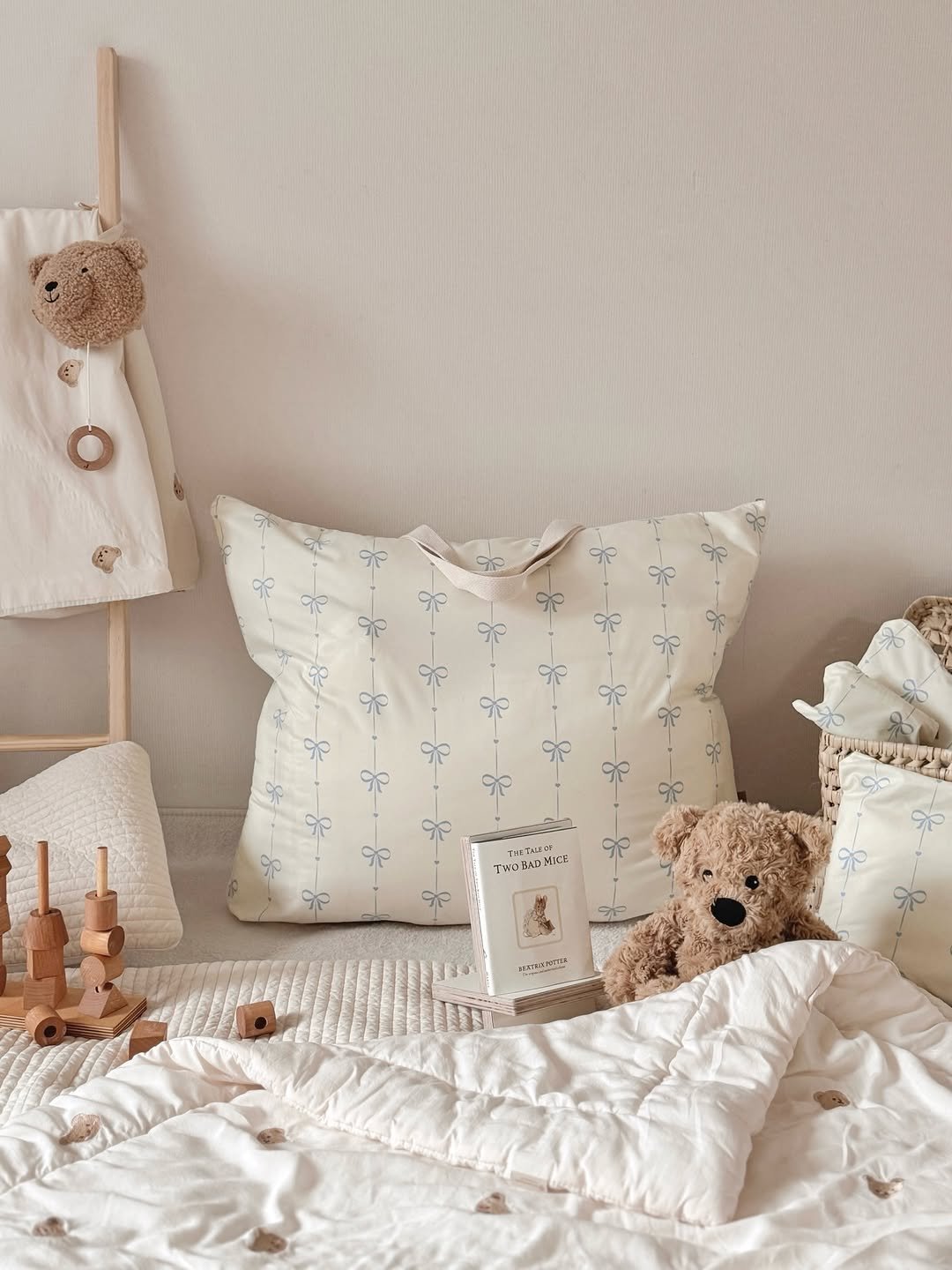 Photo by 포몽드 · 낮잠이불 쿨매트 아기침구♥ on January 05, 2026. May be an image of mattress, baby bed, bedroom and text.