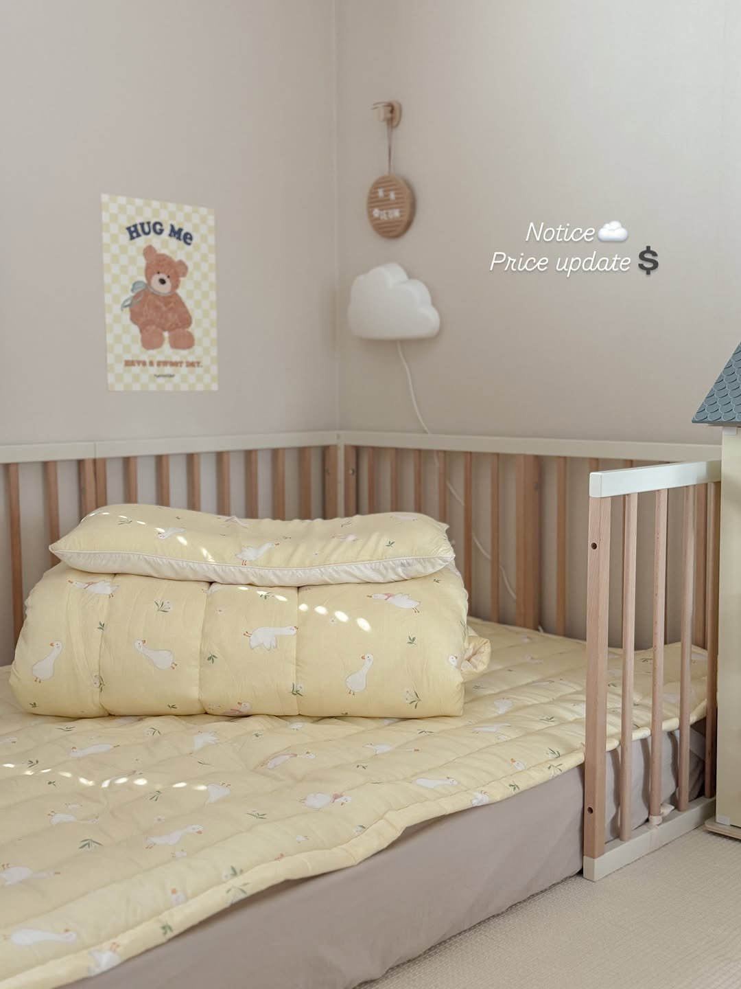 Photo by 포몽드 · 아기쿨매트 맛집 on November 19, 2025. May be an image of bedroom and text that says 'HUG HUGMe Me OIEUN Notice Price Priceupdate update MEYS PIPSIT MET.'.