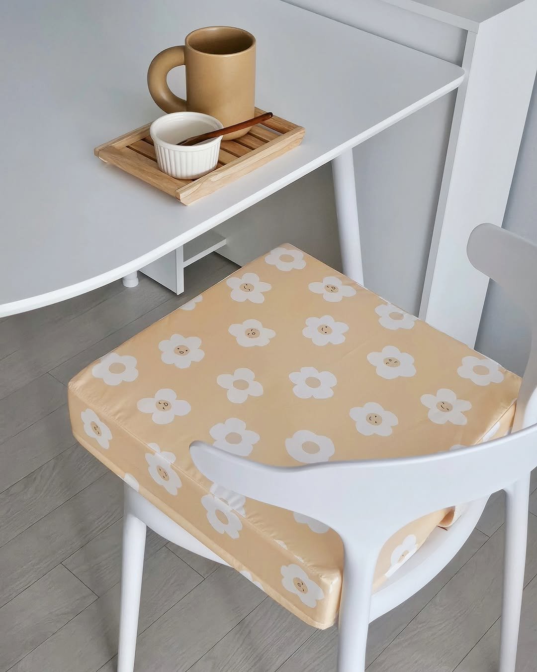Photo by 포몽드 · 아기쿨매트 맛집 on September 30, 2025. May be an image of table.