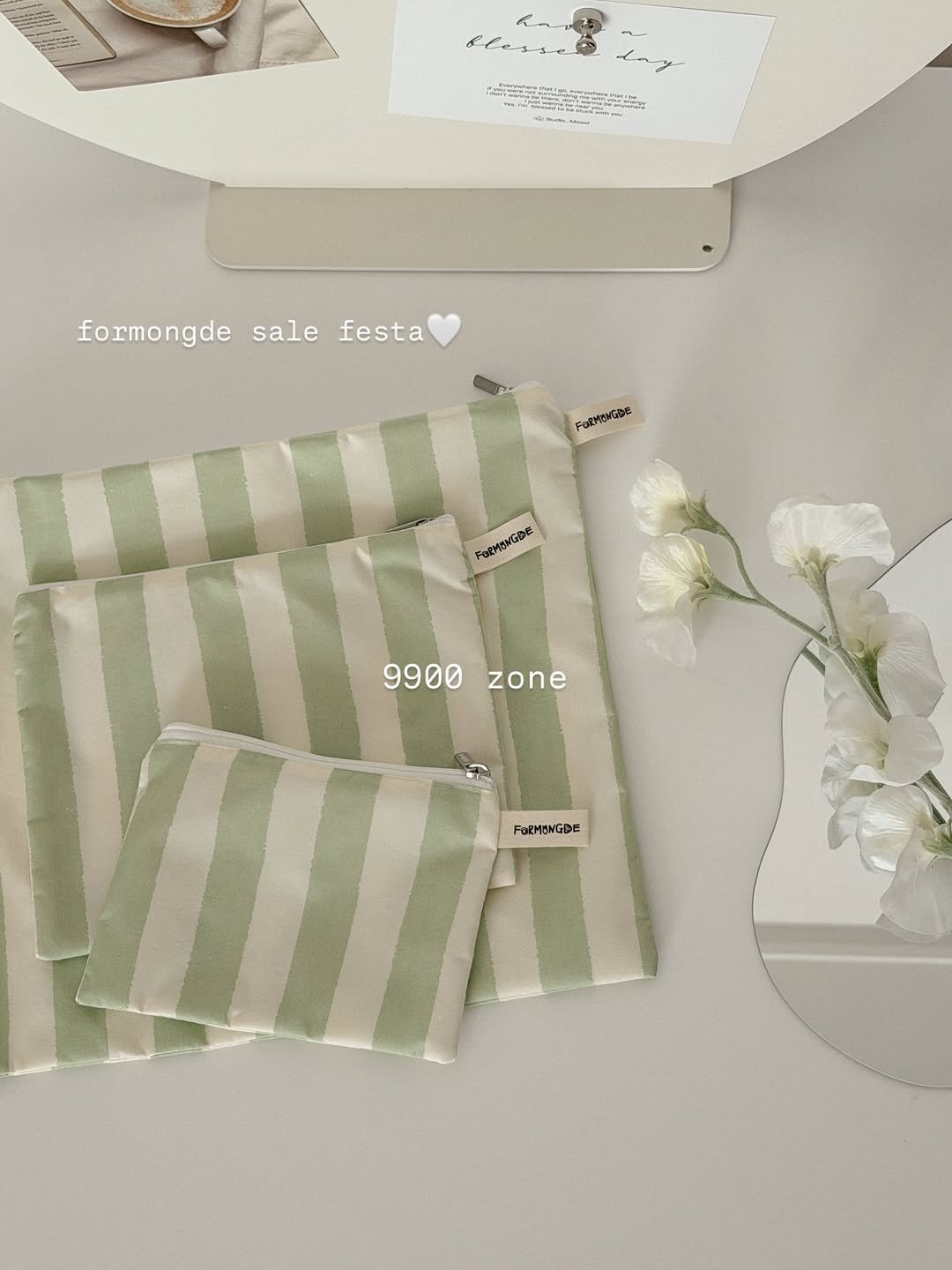 Photo by 포몽드 · 낮잠이불 쿨매트 아기침구♥ on February 12, 2026. May be an image of placemat, clutch, pouch, pencil case and text.