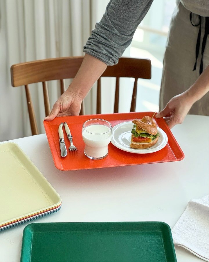 foryou_home87 게시물 이미지: 트레이 하나 바꿨을 뿐인데
식탁 준비가 확 편해졌어요👏

컵을 올려놓고...