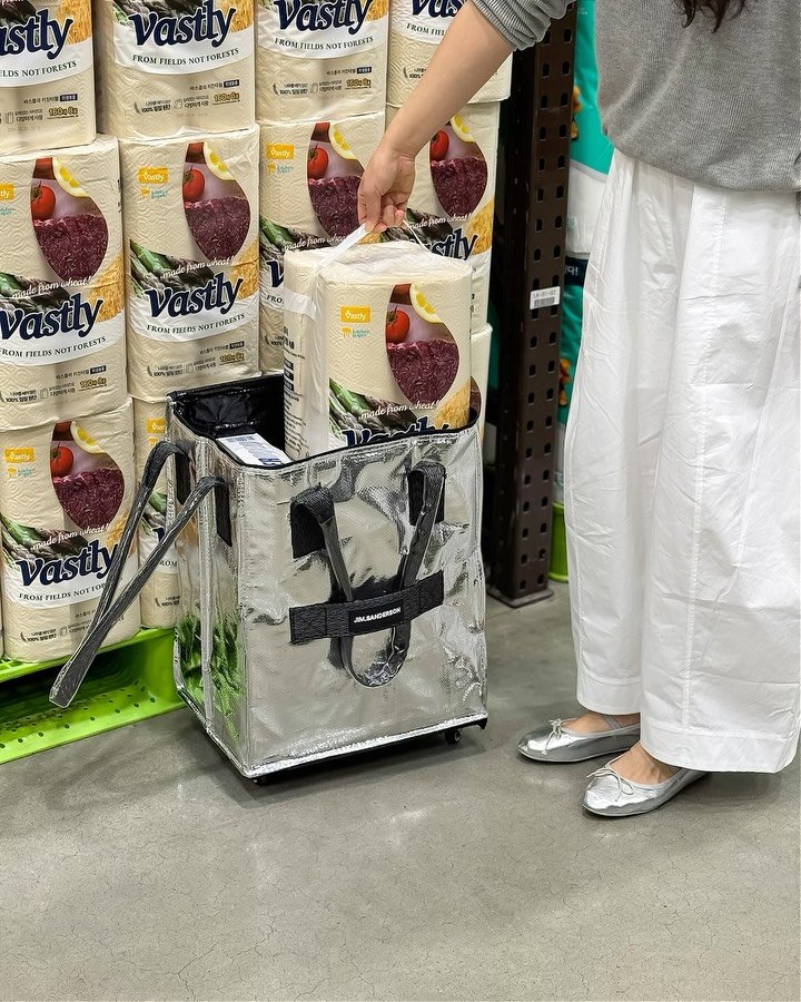 foryou_home87 게시물 이미지: 장볼때마다 손목 아팠던 분들은 주목해주세요!
짐샌더슨 롤앤고 쇼퍼백 덕분에
차에서...