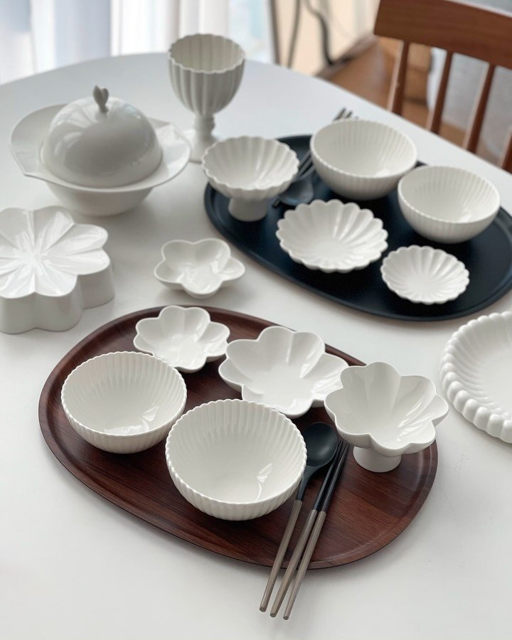 foryou_home87 게시물 이미지: 요즘은 음식보다
그릇 먼저 고르게 되는 것 같아요

같은 반찬이어도
어디에 담느냐에...