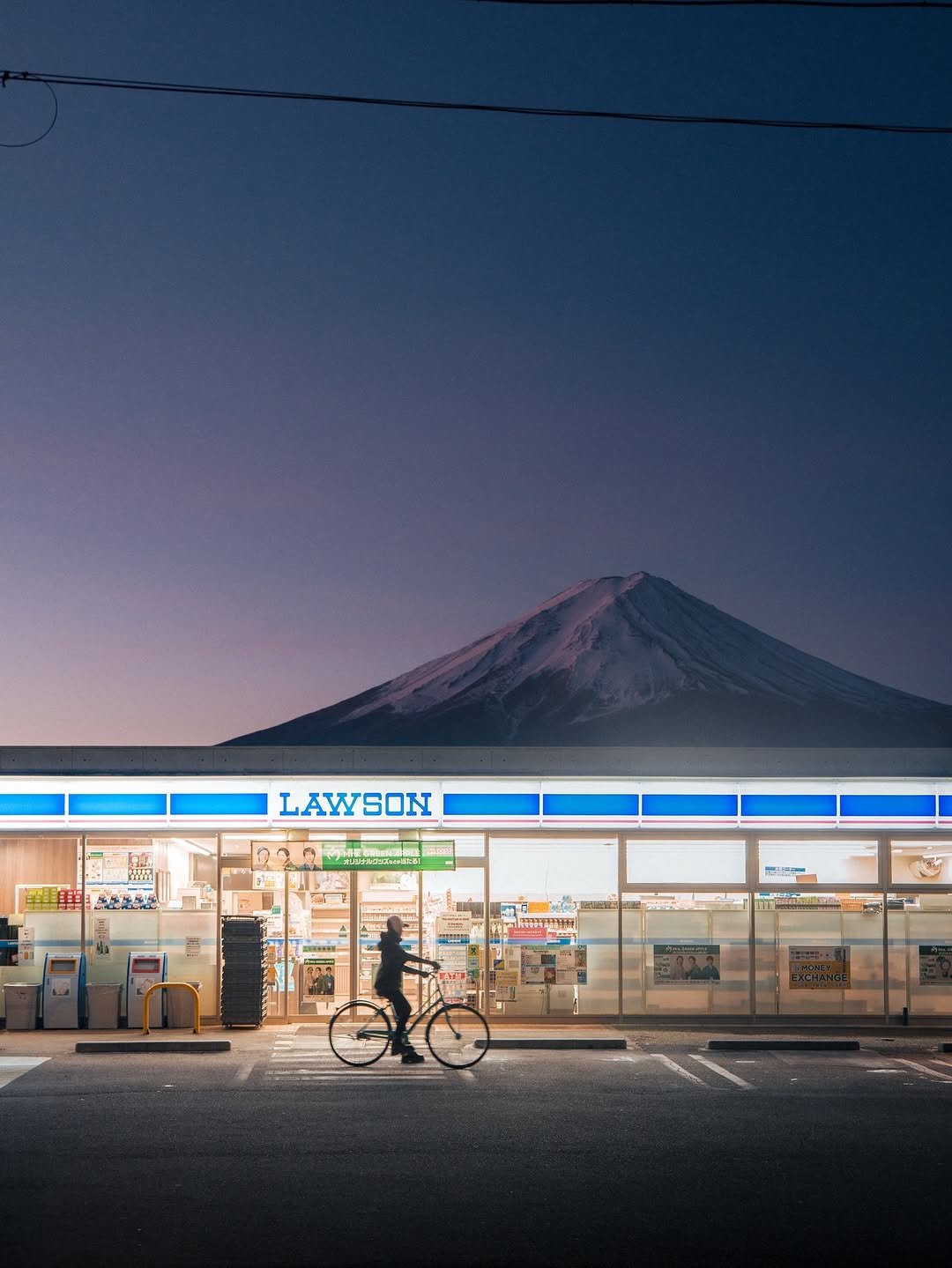 Photo by 여행 포토 크리에이터 윤찬영 | 인생샷달인 on February 24, 2026. May be an image of poster, street and text.