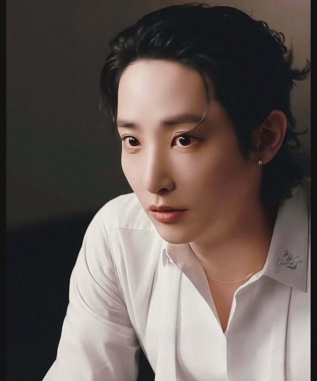 Photo shared by Lee Soo Hyuk Australia (fanpage) on March 27, 2026 tagging @leesoohyuk, and @sarament_official. May be an image of one or more people, bolo tie and text.