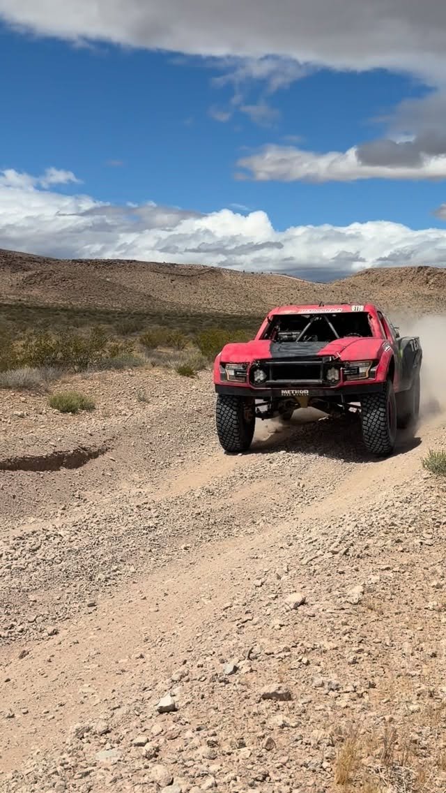 fox 게시물 이미지: Sunday’s are for making some dust 💨💨...