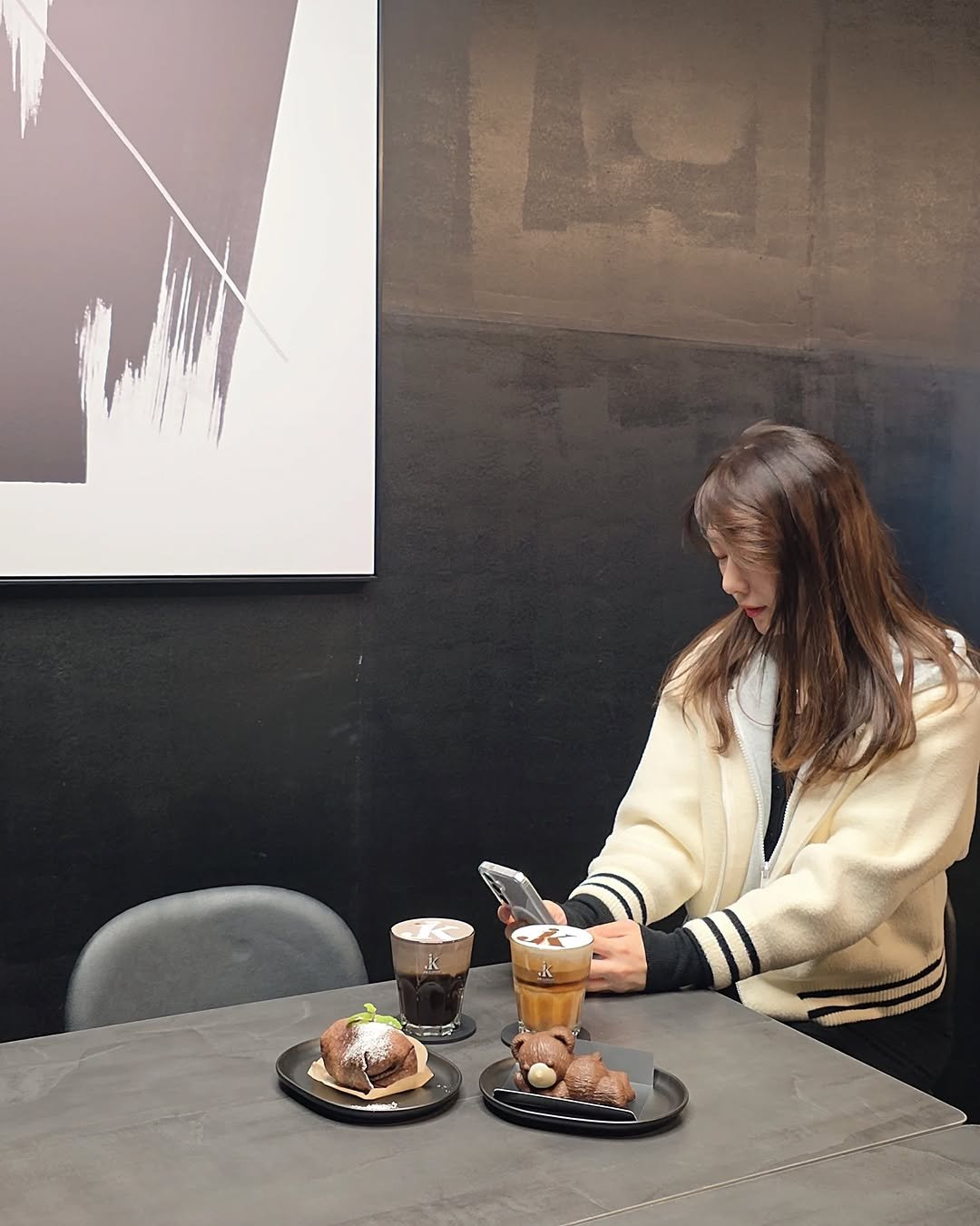 Photo shared by 슬기 | 골프, 패션, 뷰티, 여행, 리빙, 육아ෆ on November 12, 2025 tagging @jik_coffee. May be an image of dessert, coffee cup, cornflower and text.