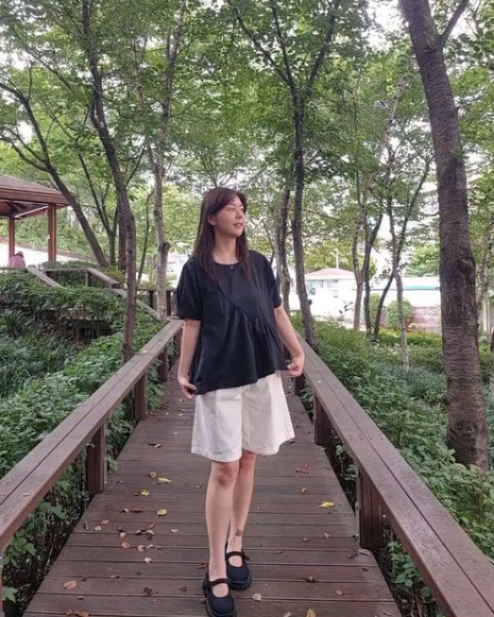 fragrant_seul 게시물 이미지: #AD #협찬 #클릭앤퍼니 #여름신상
버멧언발 셔링블라우스 소개해요✿
⠀
언발란스한...