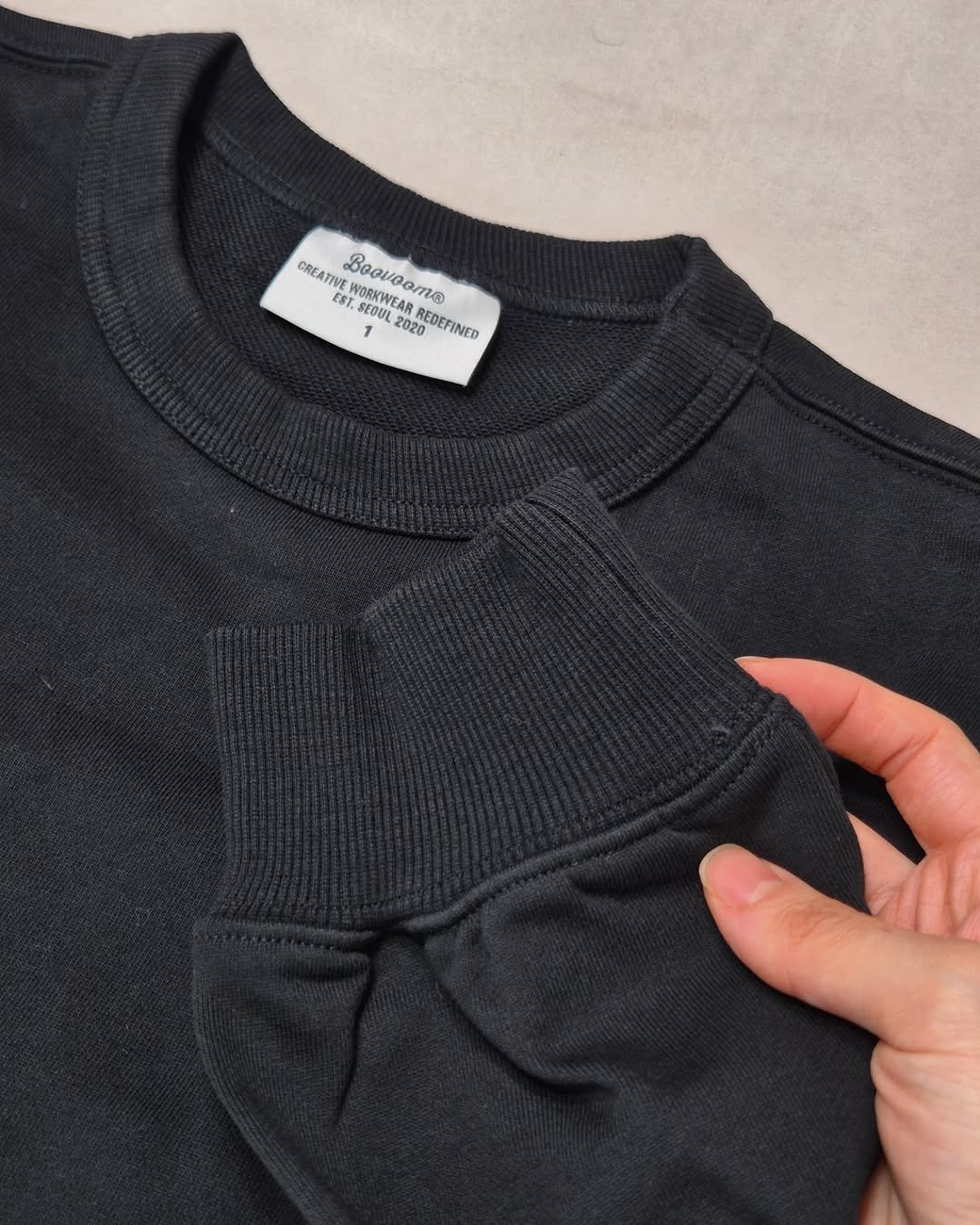 Photo by 슬기 | 골프, 패션, 뷰티, 여행, 리빙, 육아ෆ on November 03, 2025. May be an image of sweater and text.