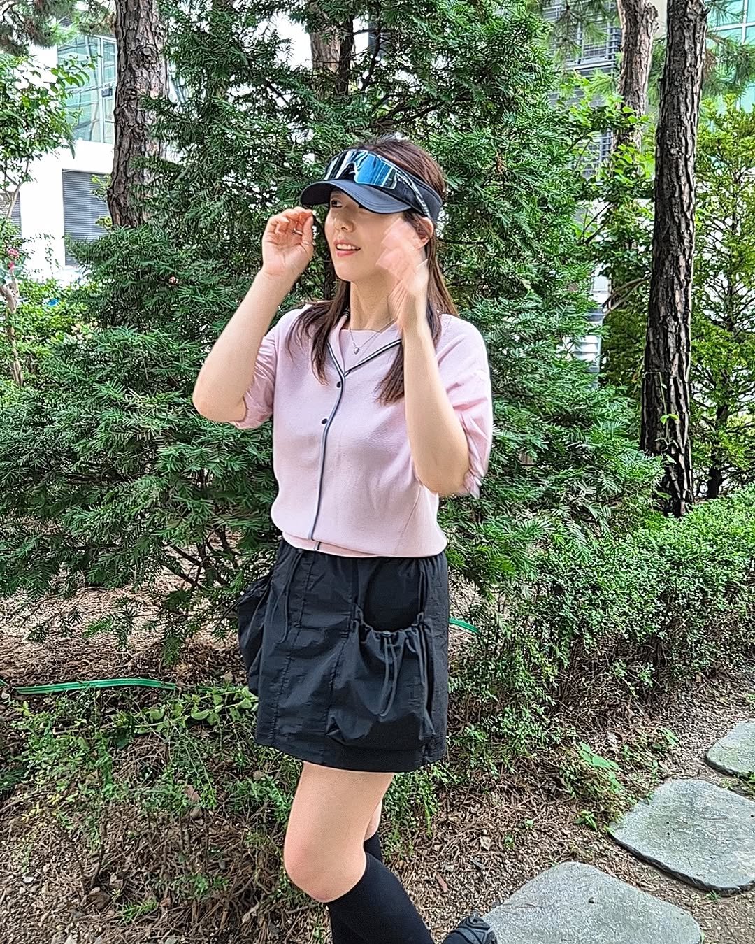 Photo shared by 슬기 | 골프, 패션, 뷰티, 여행, 육아ෆ on July 27, 2025 tagging @alibi.kr_official. May be an image of 1 person, beret, miniskirt and text.