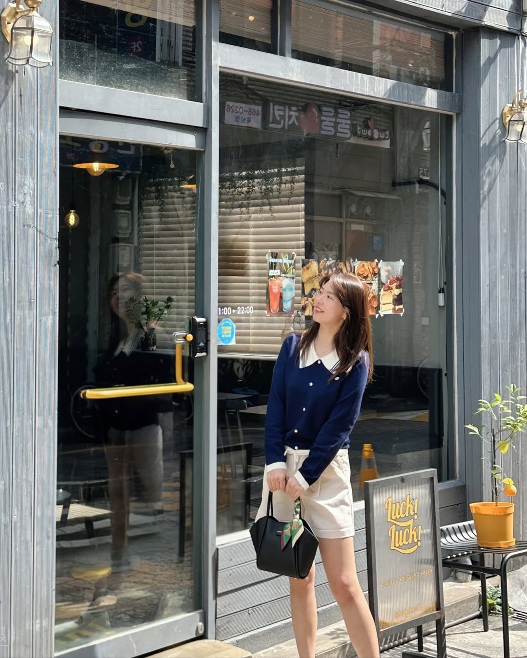 Photo shared by 슬기 | 골프, 패션, 뷰티, 여행, 육아ෆ on September 29, 2025 tagging @clicknfunny_official. May be an image of 2 people, cornflower and text.
