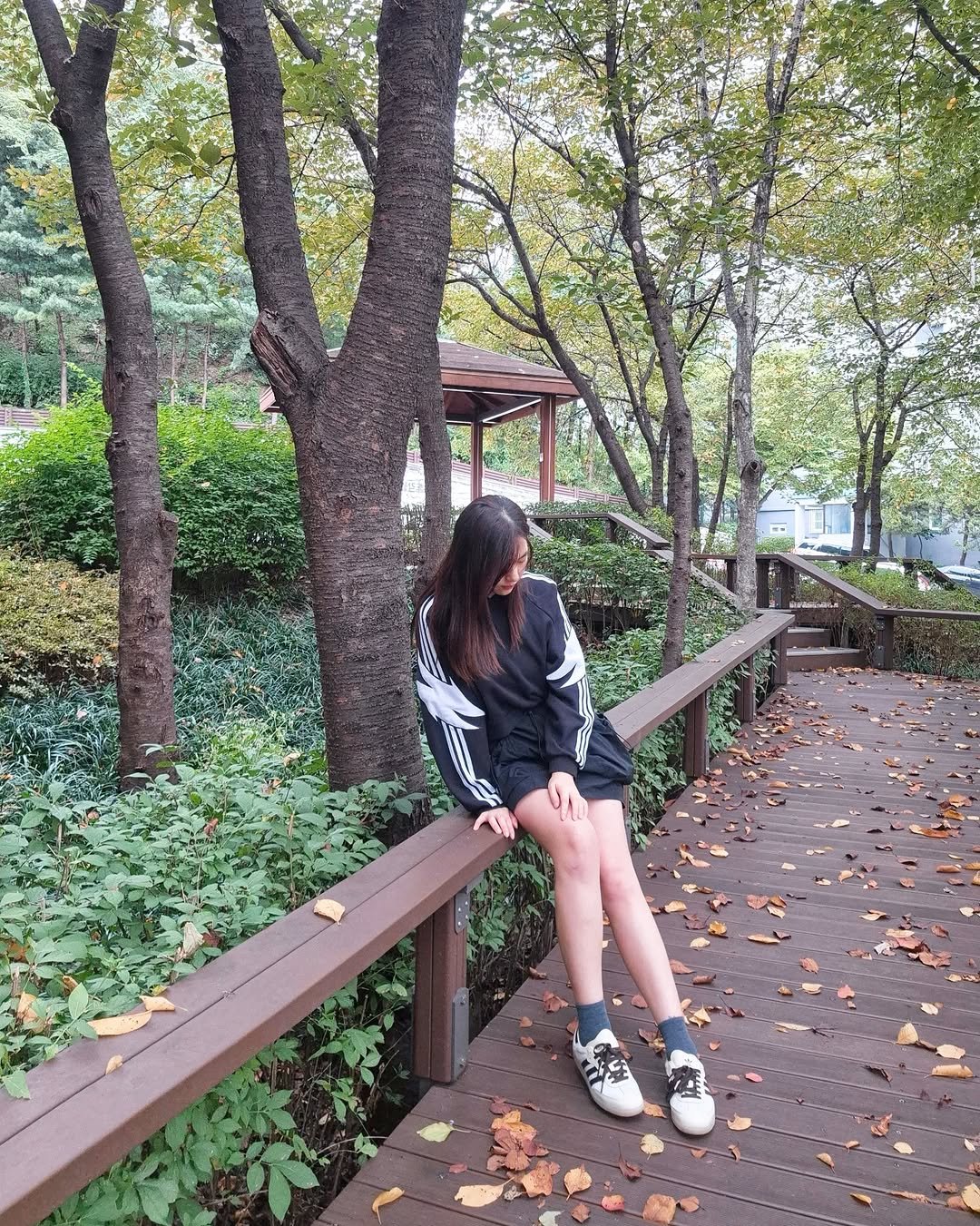 Photo shared by 슬기 | 골프, 패션, 뷰티, 여행, 리빙, 육아ෆ on October 31, 2025 tagging @_adidas.eu. May be an image of parka, park and text.