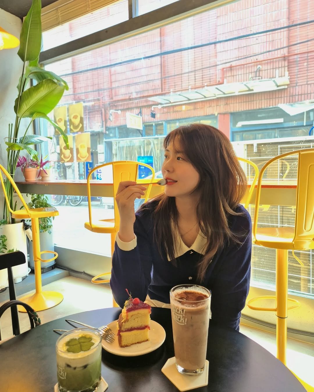 Photo shared by 슬기 | 골프, 패션, 뷰티, 여행, 육아ෆ on October 03, 2025 tagging @luckluck_cafe. May be an image of 1 person, cheesecake, pie, smoothie, tiramisu and text.