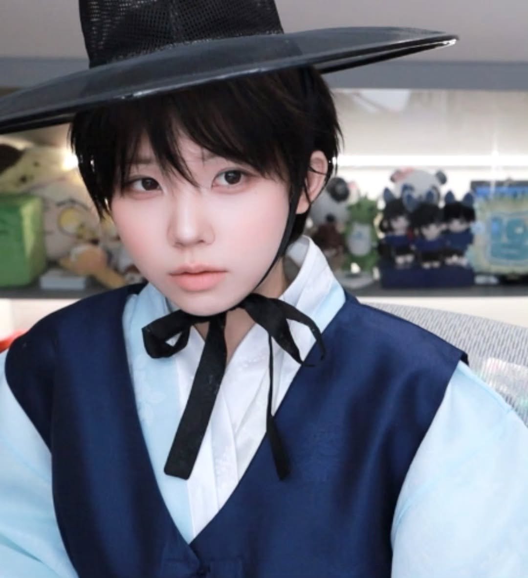 Photo by 우정잉 on February 16, 2026. May be an image of one or more people, bangs, hat, bolo tie, costume and text.
