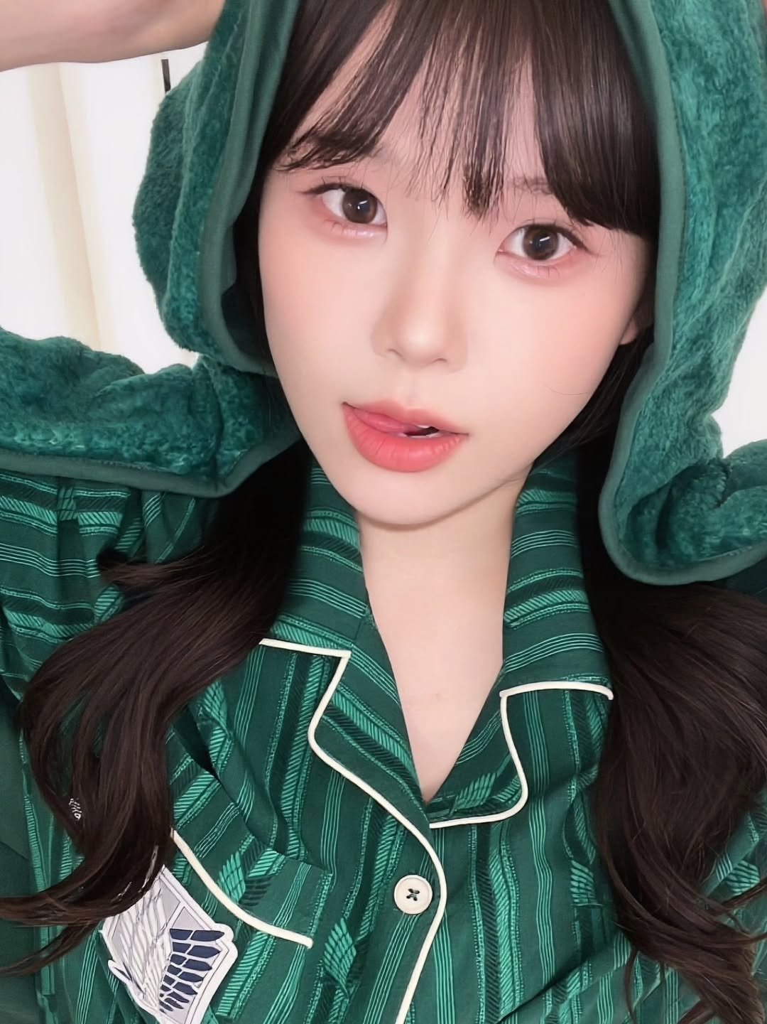 Photo shared by 우정잉 on February 05, 2026 tagging @spaofriends. May be an image of one or more people, hair, sleepwear, bath robe, parka and text.