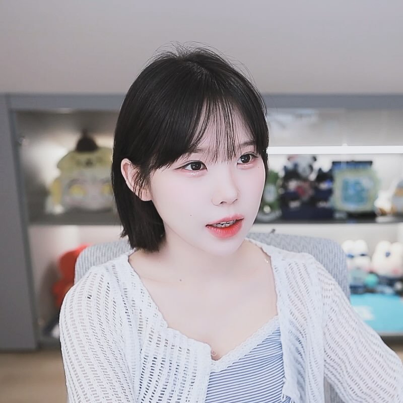 Photo shared by 잉혐애호가 on May 31, 2025 tagging @friendshiping94.