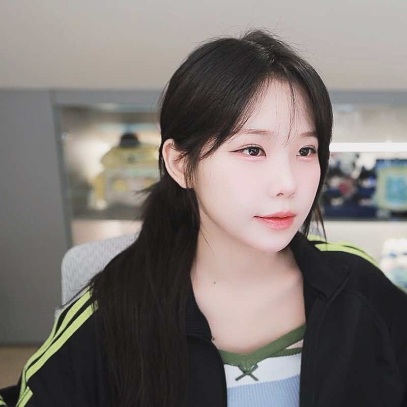 Photo shared by 잉혐애호가 on May 18, 2025 tagging @friendshiping94.