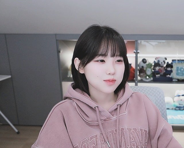 Photo shared by 잉혐애호가 on April 26, 2025 tagging @friendshiping94.