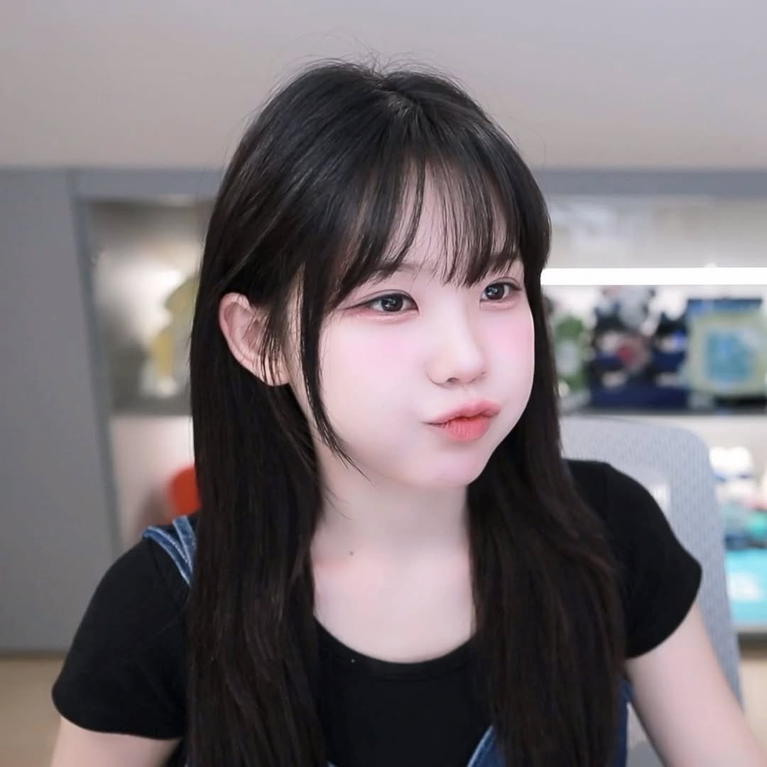 Photo by 우정잉 팬계정🪼 on May 21, 2025. May be a closeup of 1 person, hair and text.