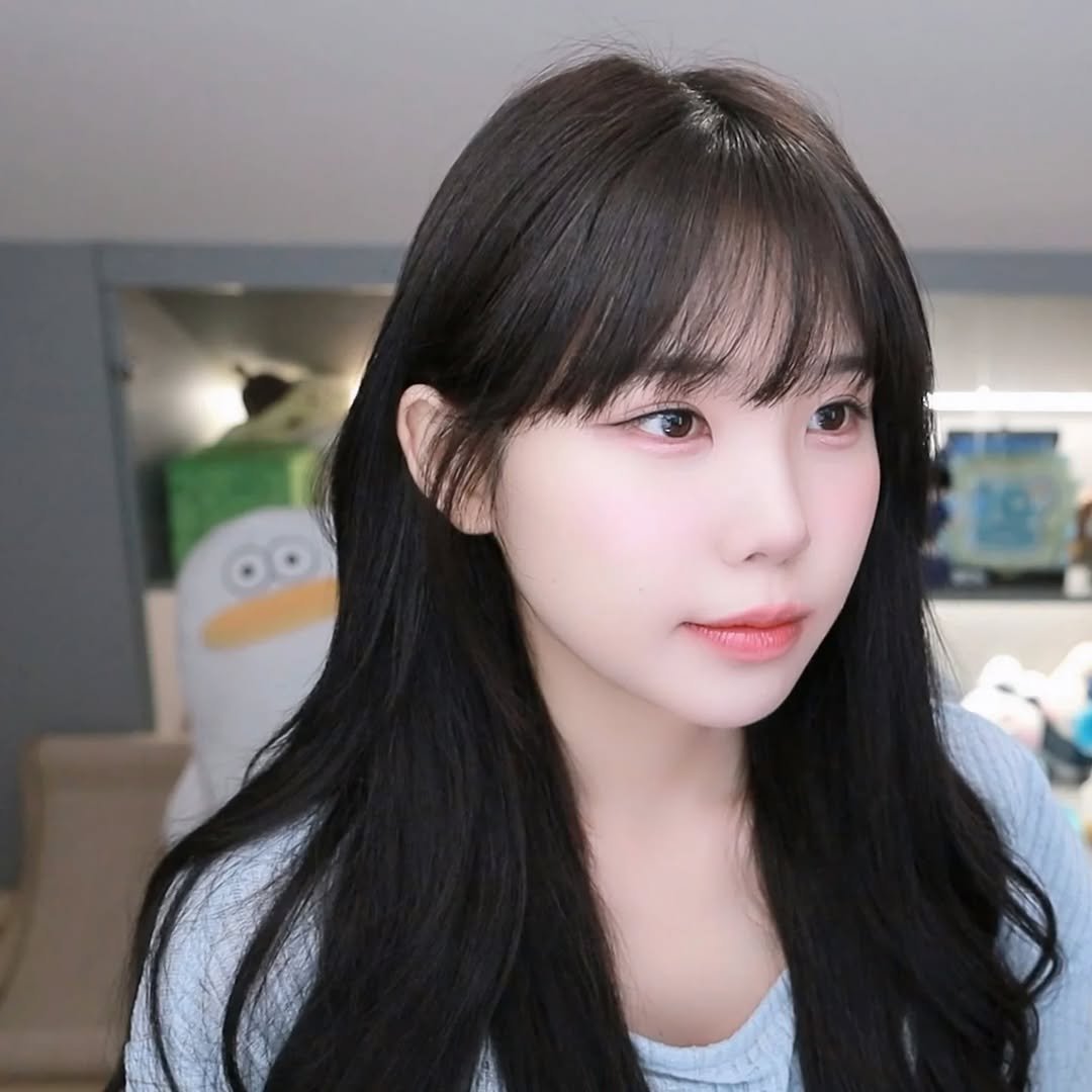 Photo by 우정잉 팬계정🪼 on December 26, 2025. May be a closeup of one or more people, hair and text.