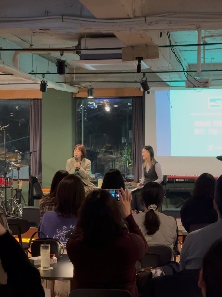 from4rest 게시물 이미지: •
상강의 추억으로 남을 #오늘의제철행복 출간 기념 알라딘 북토크. 창밖으로 커다란...