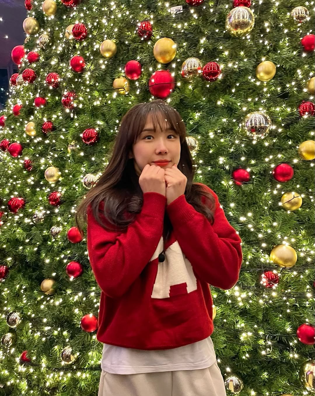 from_jin_to_jin 게시물 이미지: 피드업로드 지인짜오랜만 !
한살더먹기전에 남겨놓는 2025 연말의 혜진
사랑했던...