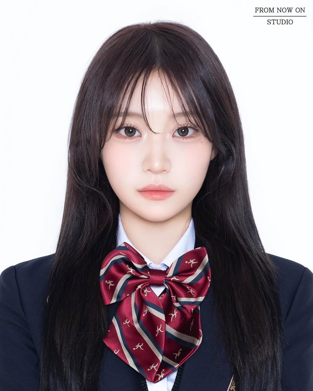 Photo by 프롬나우온스튜디오 | 합정스튜디오 | 홍대증명사진 | 프로필 in 합정역. May be an image of 1 person and text that says 'FROM NOW W ON STUDIO STU キメン ل'.