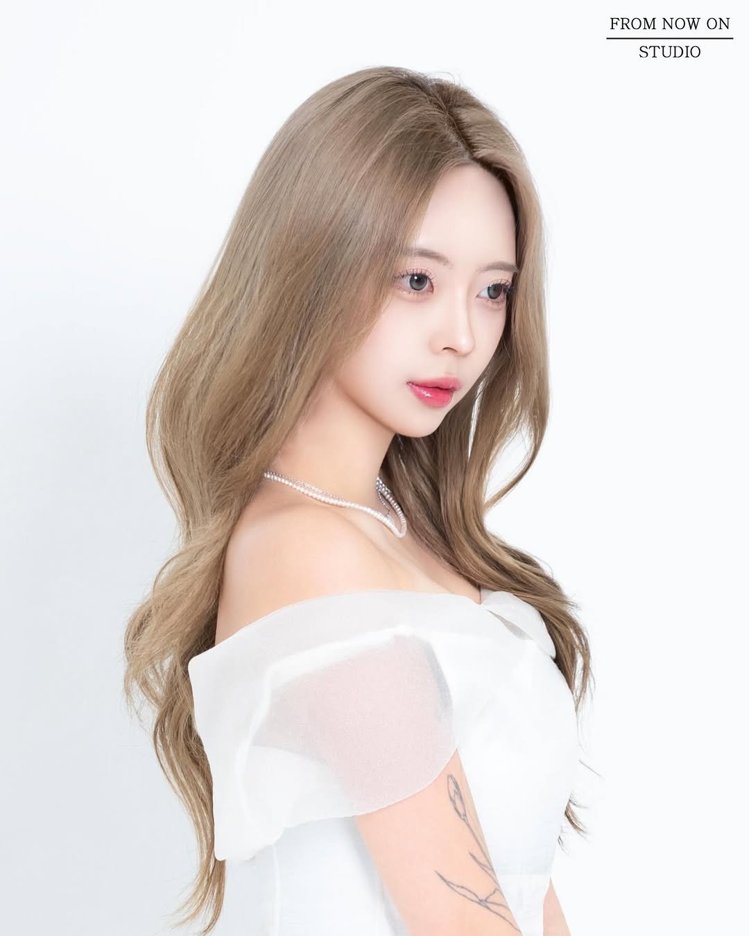 Photo shared by 프롬나우온스튜디오 | 합정스튜디오 | 홍대증명사진 | 프로필 on January 04, 2026 tagging @from_now_on_studio. May be an image of one or more people, braids, top and text that says 'FROM NOW ON STUDIO STU'.