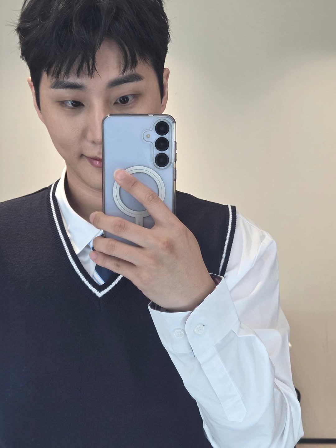 Photo by Day6 YoungK on September 27, 2025. May be a selfie of one or more people, hair, mirror, turtleneck, bolo tie and text.