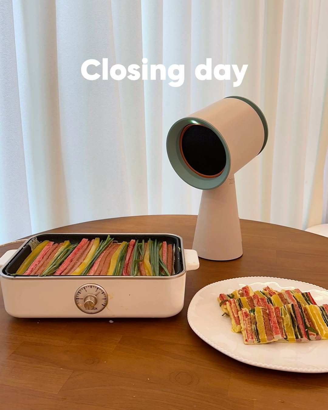 Photo by 프롬졸리 | 신혼 라이프 | 살림 & 청소 on September 29, 2025. May be an image of hair dryer, sharpener, chopsticks, stapler and text that says 'Closing day'.