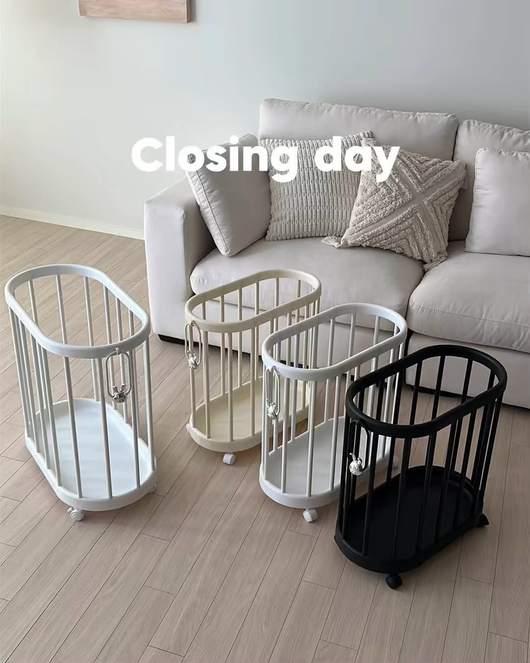 Photo by 프롬졸리 | 신혼 라이프 | 살림 & 청소 on August 12, 2025. May be an image of playpen, baby bed, cage and text.