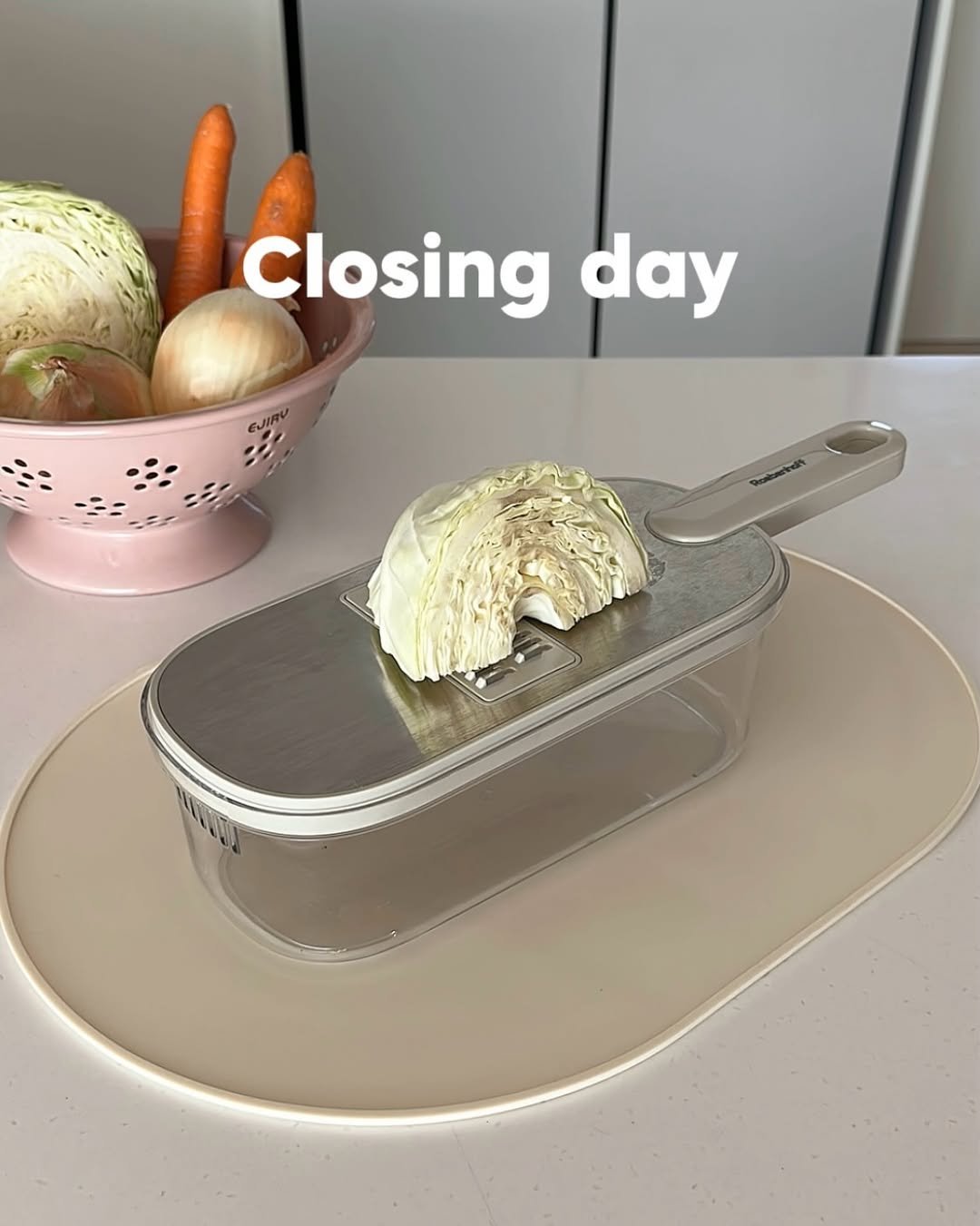 Photo by 프롬졸리 | 신혼 라이프 | 살림 & 청소 on February 14, 2026. May be an image of kitchenware, cabbage and text that says 'Closing day'.