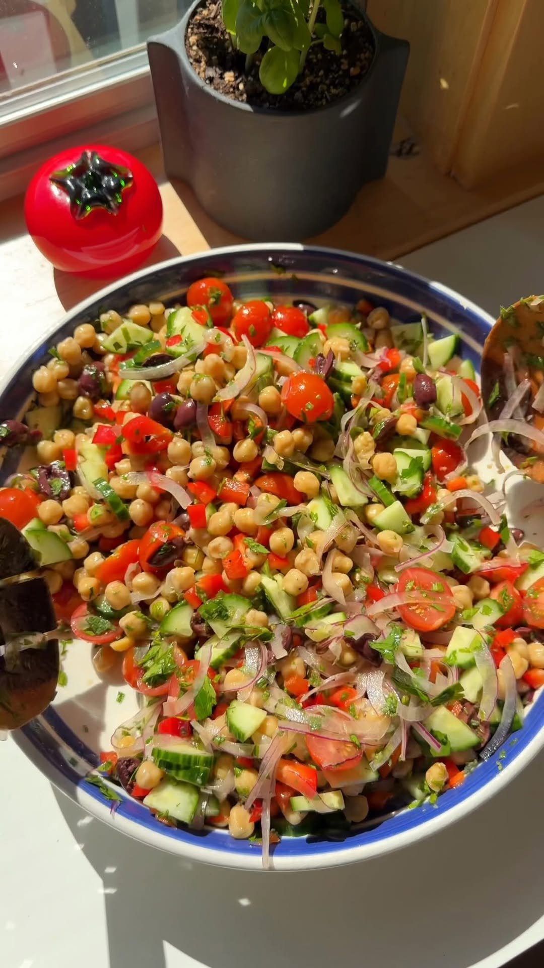 frommybowl 게시물 이미지: This Mediterranean Chickpea Salad is crunchy,...