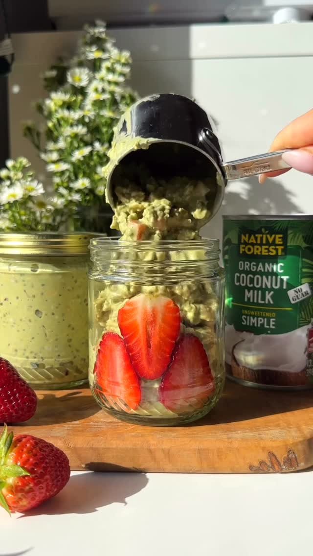 frommybowl 게시물 이미지: #ad Matcha Coconut Pistachio Overnight Oats...