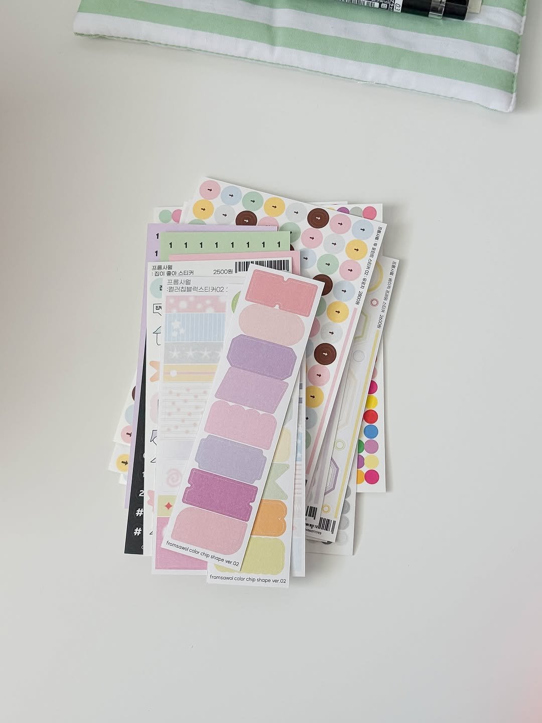 Photo by 프롬사월(fromsawol) : 문구 : 기록 : 다꾸 스티커 on November 05, 2025.