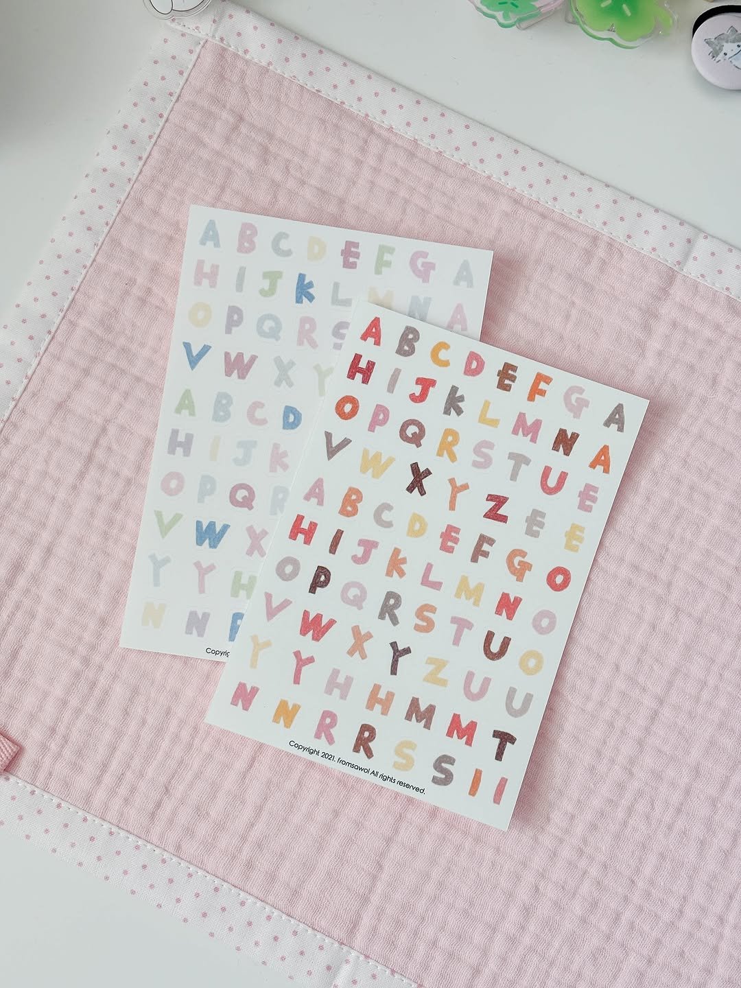Photo by 프롬사월(fromsawol) : 문구 : 기록 : 다꾸 스티커 on August 19, 2025. May be an image of lace, placemat, binder, crossword puzzle, clipboard and text.
