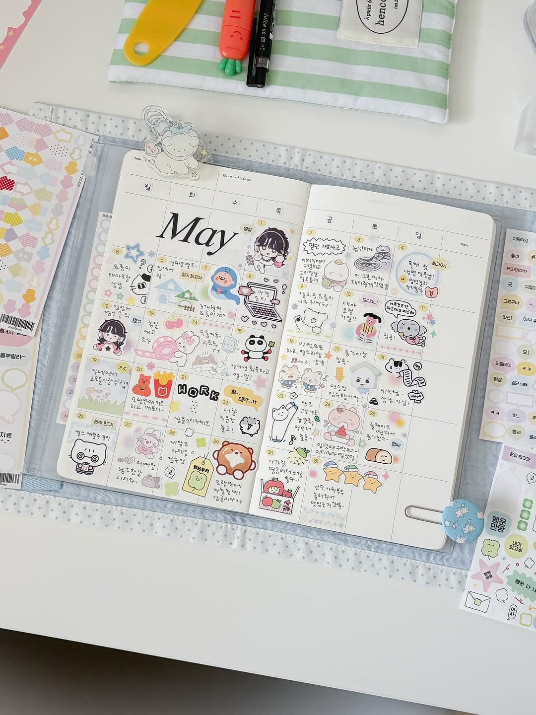 Photo by 프롬사월(fromsawol) : 문구 : 기록 : 다꾸 스티커 on November 02, 2025. May be an image of diary, book and text.