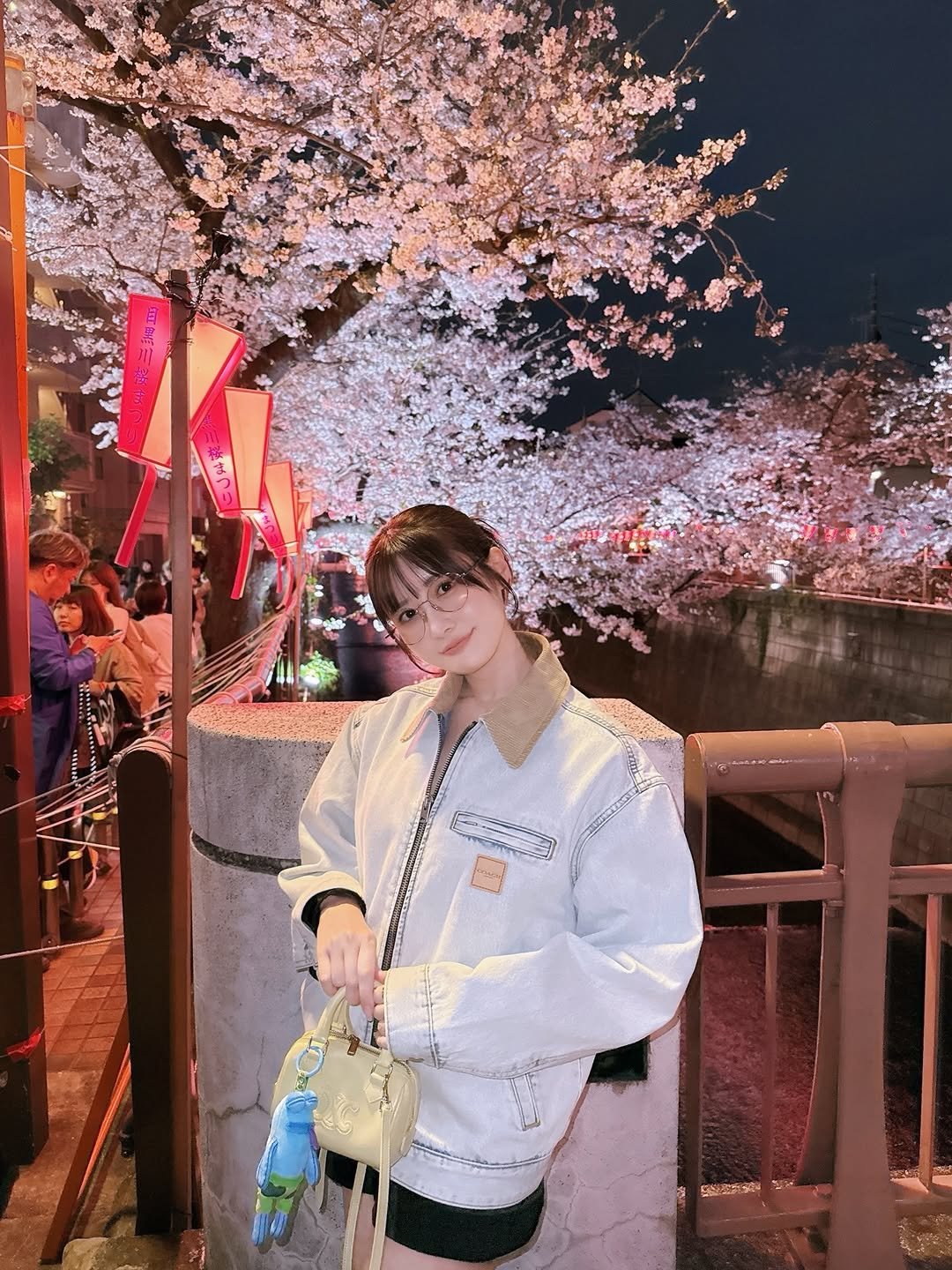 Photo by 藤森里穂｜Fujimori Riho on March 30, 2026. May be an image of duffle coat, Tokyo Tower, night and text.