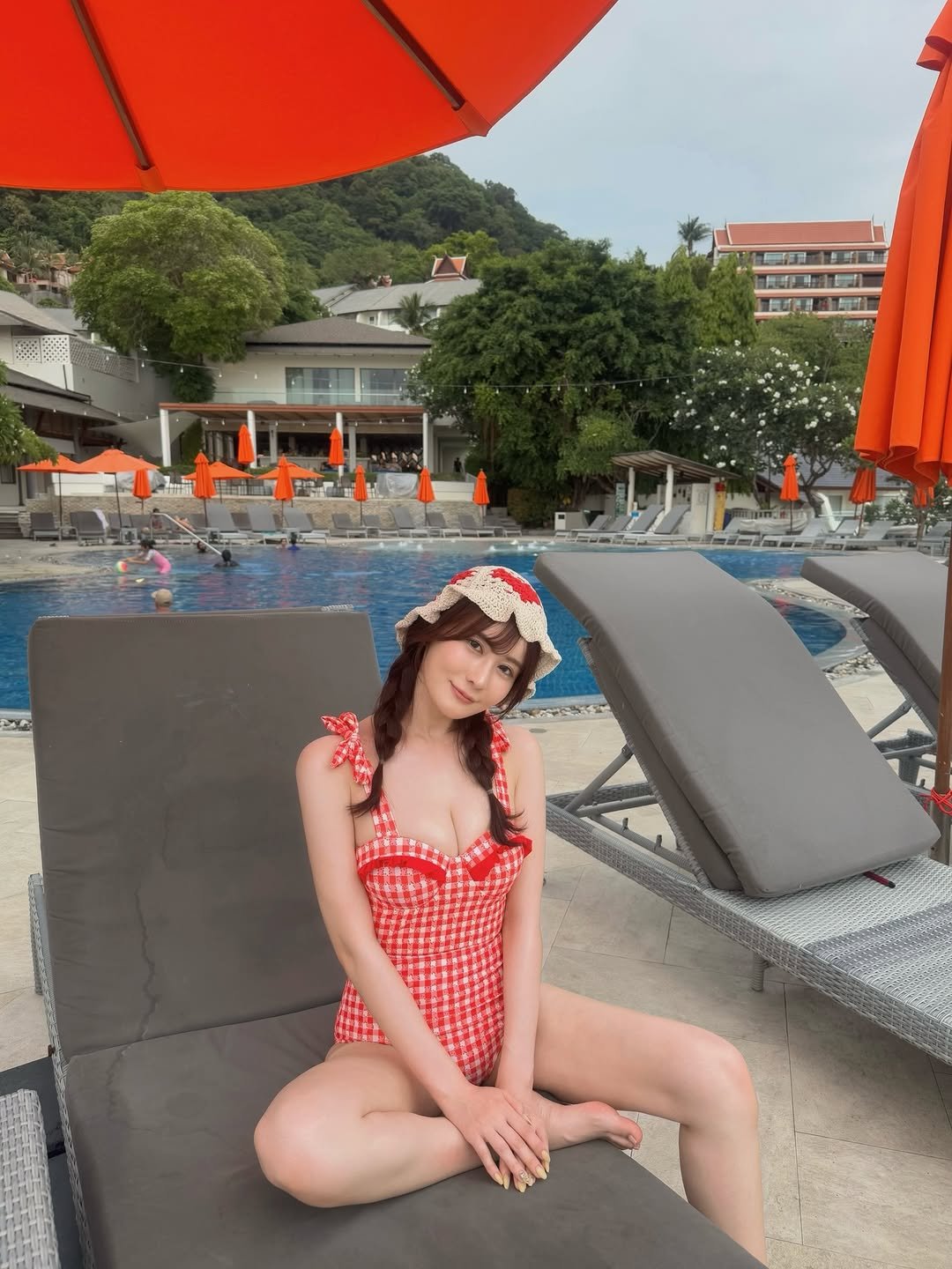 Photo by 藤森里穂｜Fujimori Riho on November 28, 2025. May be an image of parasol, pool and text.