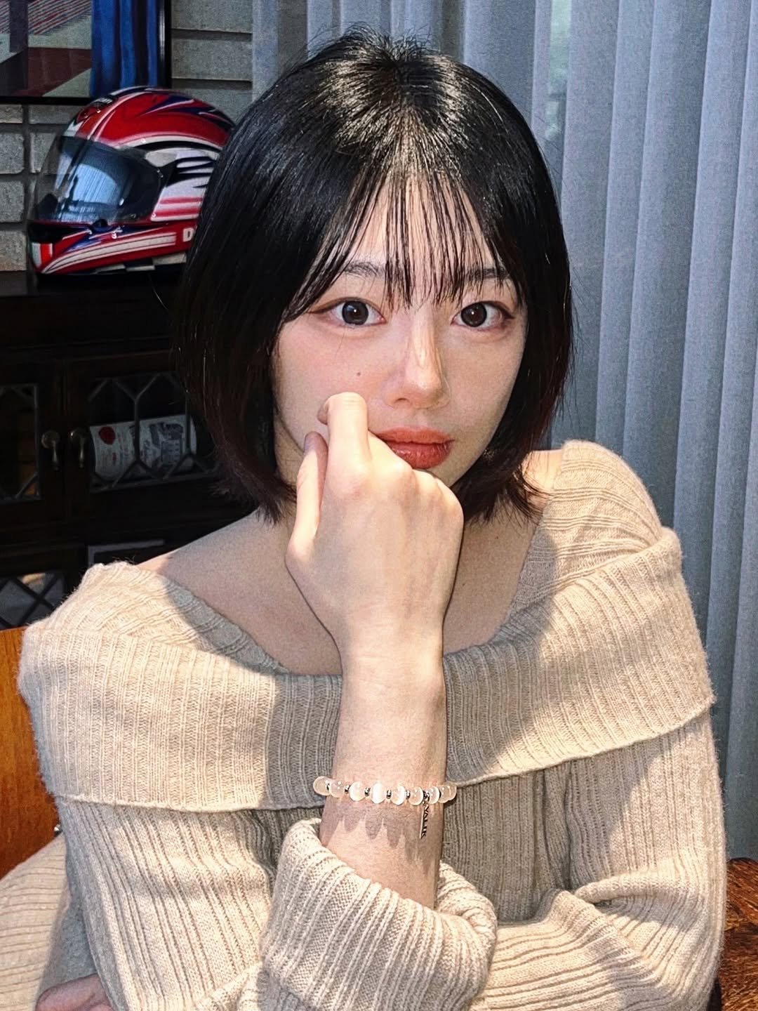 Photo shared by 세영 on February 11, 2026 tagging @valik_seoul, and @valik_story. May be an image of one or more people, hair, turtleneck and text.