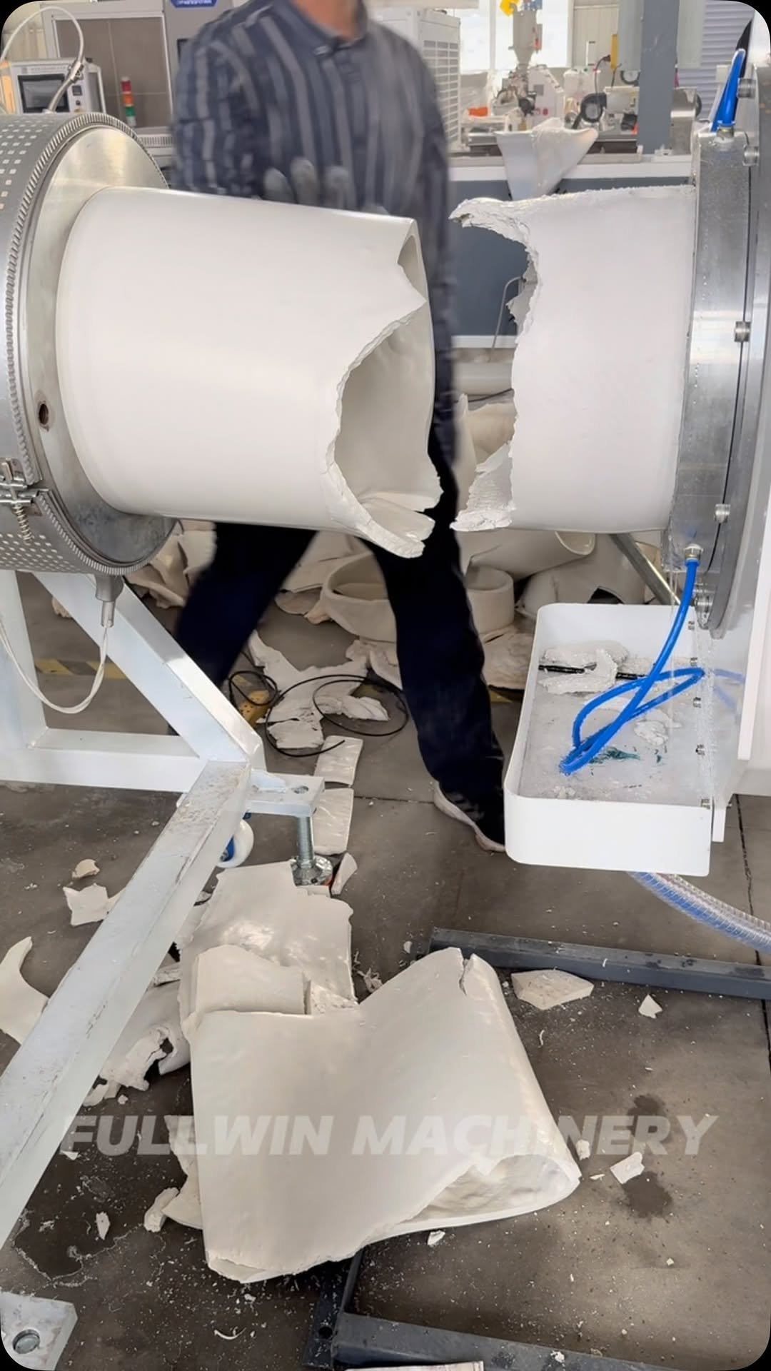 fullwin_aila 게시물 이미지: PVC water supply pipe making machine
Drain...