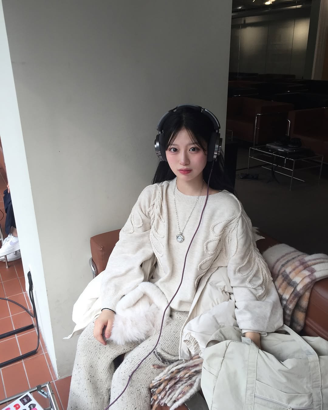 Photo shared by 여름 on March 21, 2025 tagging @shopcider_kr. May be an image of 1 person, costume, dress, shawl and text.