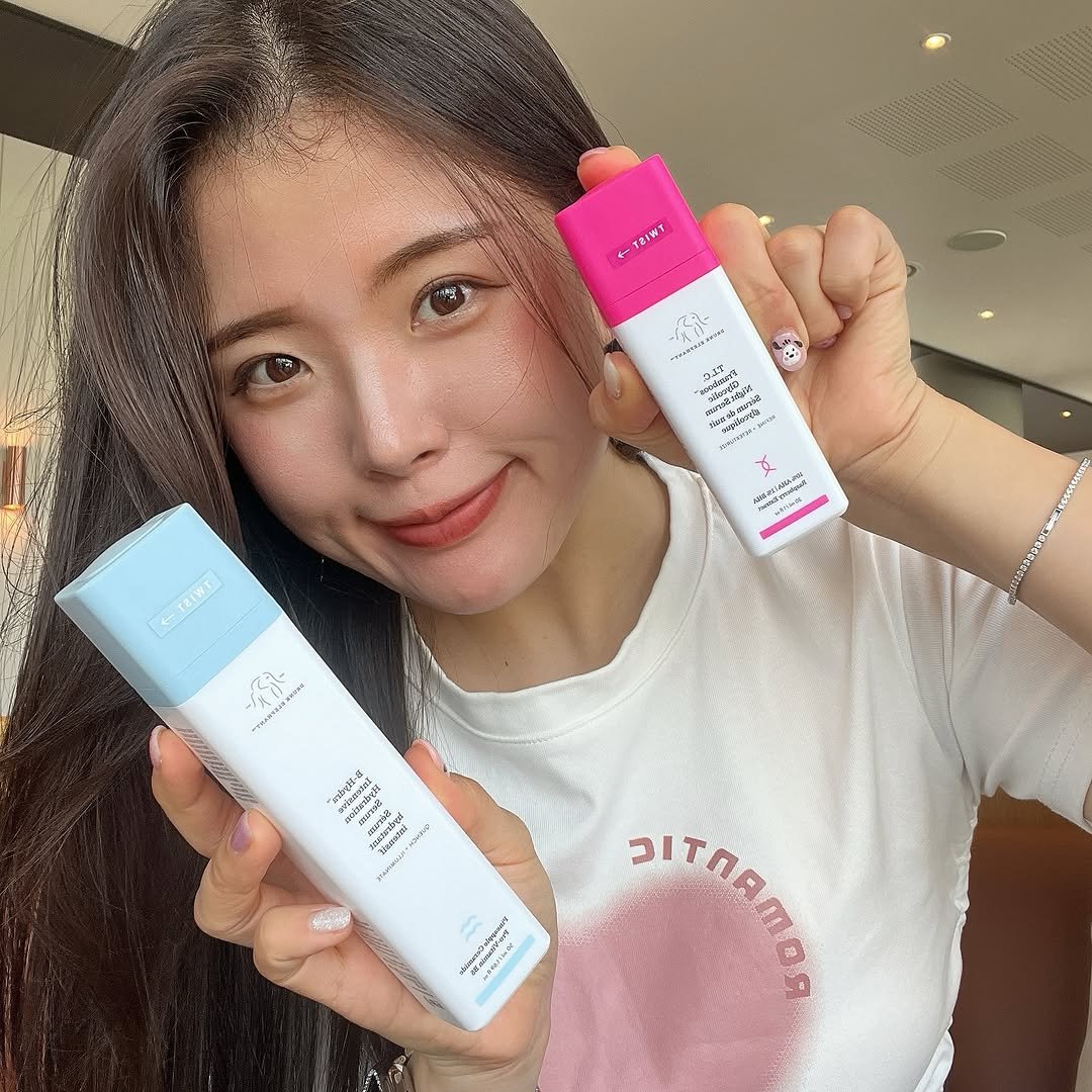 Photo by 경이롭다 | 홈케어 • 여드름케어 • 생활재테크 on August 17, 2025. May be an image of 1 person, socket, water filter and text.