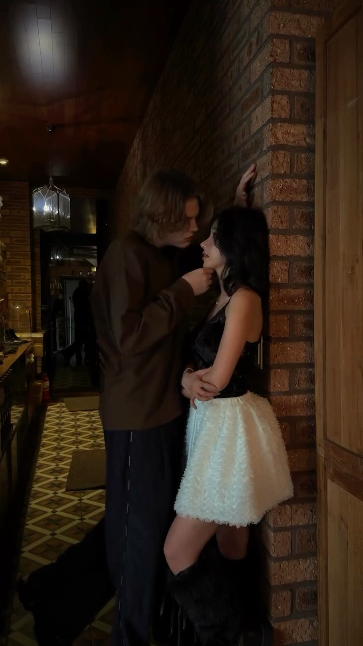 g_hey_kr 게시물 이미지: pov : 책 내용이 너무 재밌을 때